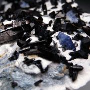 Benitoite, Neptunite