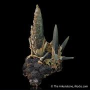 Quartz (Prase) on crystallized Hematite