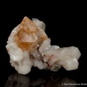 Powellite on Stilbite