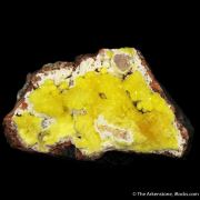 Jouravskite on Oyelite