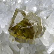 Sphalerite var. cleiophane, quartz