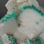 Dioptase on Calcite 