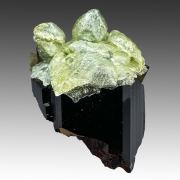 Tourmaline schorl, opal var. hyalite