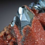 Hematite coated by Andradite