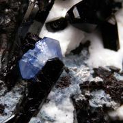 Benitoite, Neptunite
