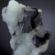 Babingtonite on Prehnite