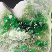 gem GARNET var. GROSSULAR var. CHROMIAN, CHROMITE