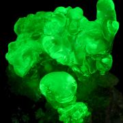 Opal var. hyalite CRAZY FLUORESCENCE