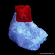 Spinel on Calcite