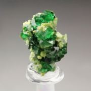 gem GARNET var. GROSSULAR var. CHROMIAN, CHROMITE