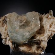 Beryl var. Aquamarine hollow crystal on Cleavelandite w. Hydroxylherderite