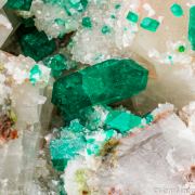 Dioptase, Duftite on Calcite