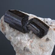 Fluor-Buergerite