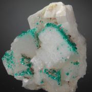 Dioptase on Calcite 