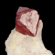 Spinel on Calcite