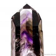 Quartz var. Amethyst with enhydro bubble