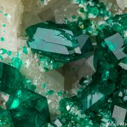 Dioptase, Duftite on Calcite