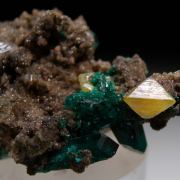 Dioptase with Wulfenite