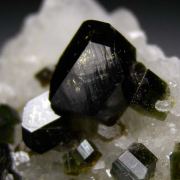 Uvite on Magnesite
