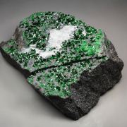 GARNET var. UVAROVITE, CALCITE
