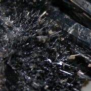 Kermesite with Valentinite, Paakkonenite