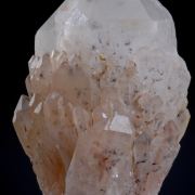 Quartz included by Hollandite stars