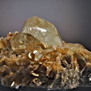 Goshenite (Beryl) on Muscovite