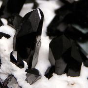 Benitoite, Neptunite