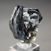 HEMATITE var. IRON ROSE, RUTILE
