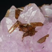 Quartz (variety rose quartz) with Eosphorite