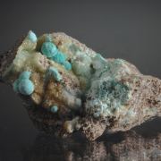 Rosasite on Smithsonite with Calcite