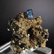Scorodite on Pyrite