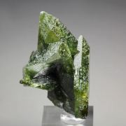 gem TITANITE twinned with CLINOCHLORE inclusions