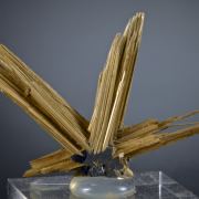 Rutile - radiating twins on Hematite crystal