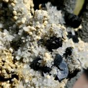 Sphalerite on Quartz with Siderite