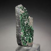 GARNET var. UVAROVITE, CALCITE