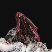 Erythrite on Quartz