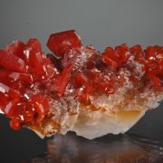 Vanadinite on Barite