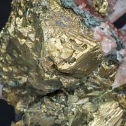 Chalcopyrite with Calcite
