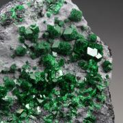 GARNET var. UVAROVITE