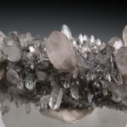 Gitter Quartz on Feldspar