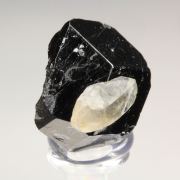 TOURMALINE var. DRAVITE, QUARTZ
