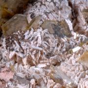 Barite on Dolomite and Rhodochrosite