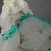 Dioptase on Calcite 