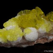 Jouravskite on Xonotlite