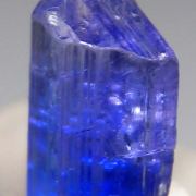 Merelaniite in Tanzanite
