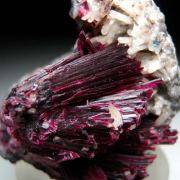 Erythrite on Quartz