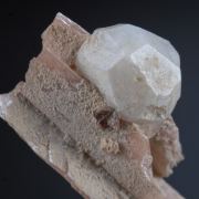 Analcime on Serandite/ Schiziolte
