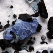 Benitoite, Neptunite
