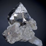Arsenopyrite (twin) on Muscovite and Quartz